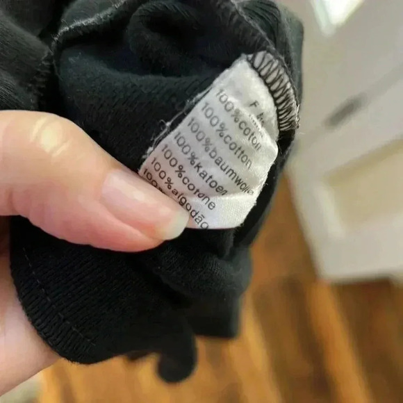 LaCoste Izod black knit pull over S/M - Picture 7 of 7